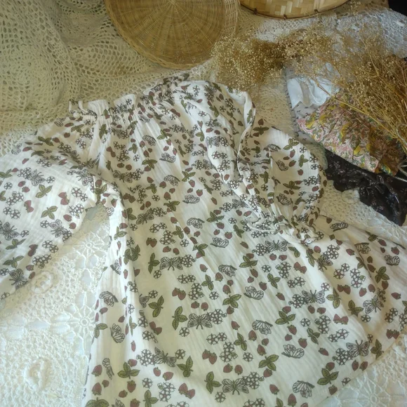 Charming Cream Floral Kids Dress - Picture 6 of 11